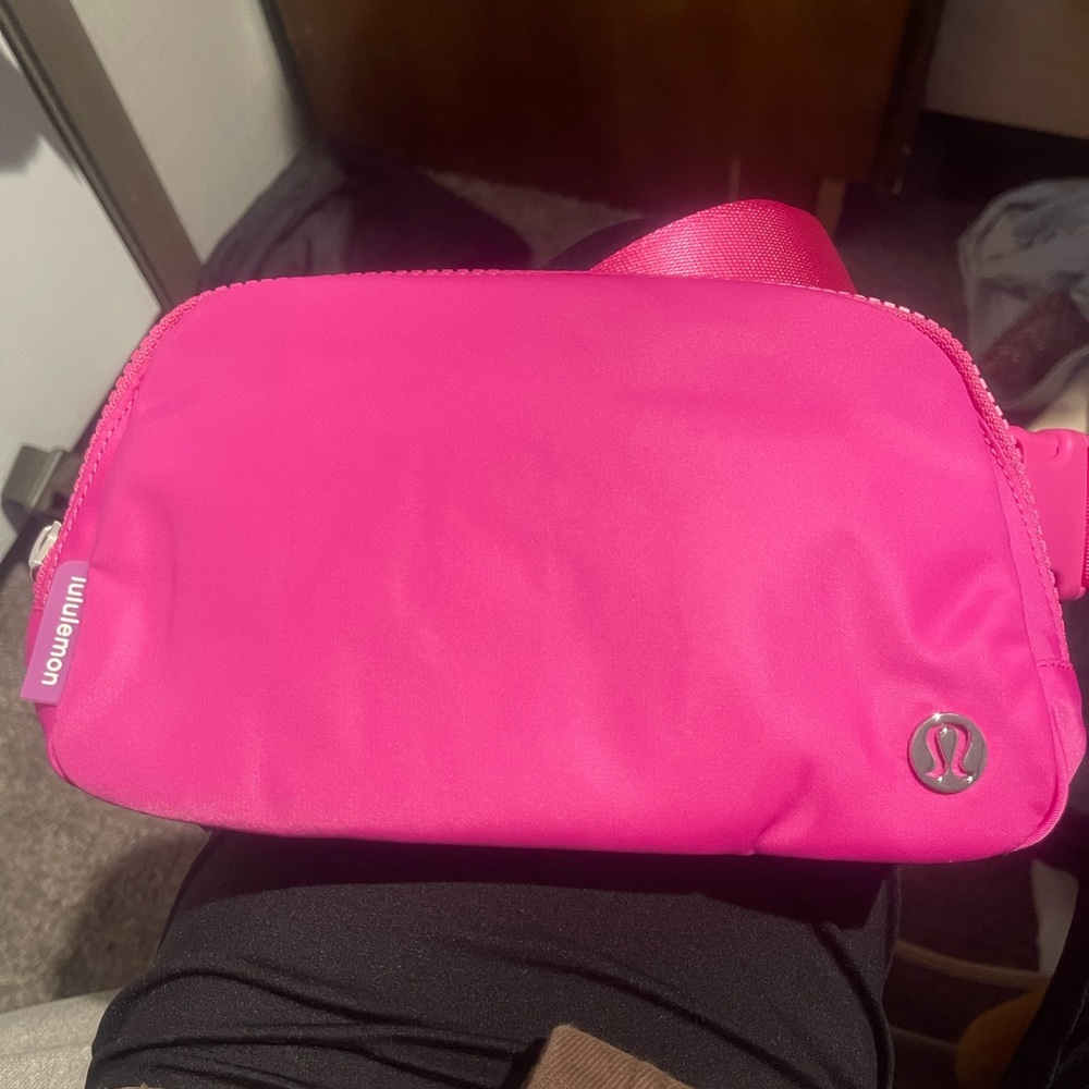 SOLD OUT EVERYWHERE SONIC PINK BELT BAG NWT